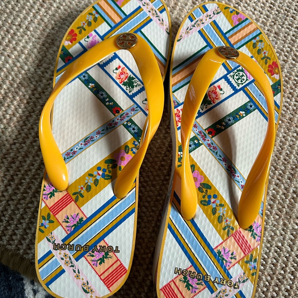Tory Burch Wedge Pattern Flip Flop- yellow/gold